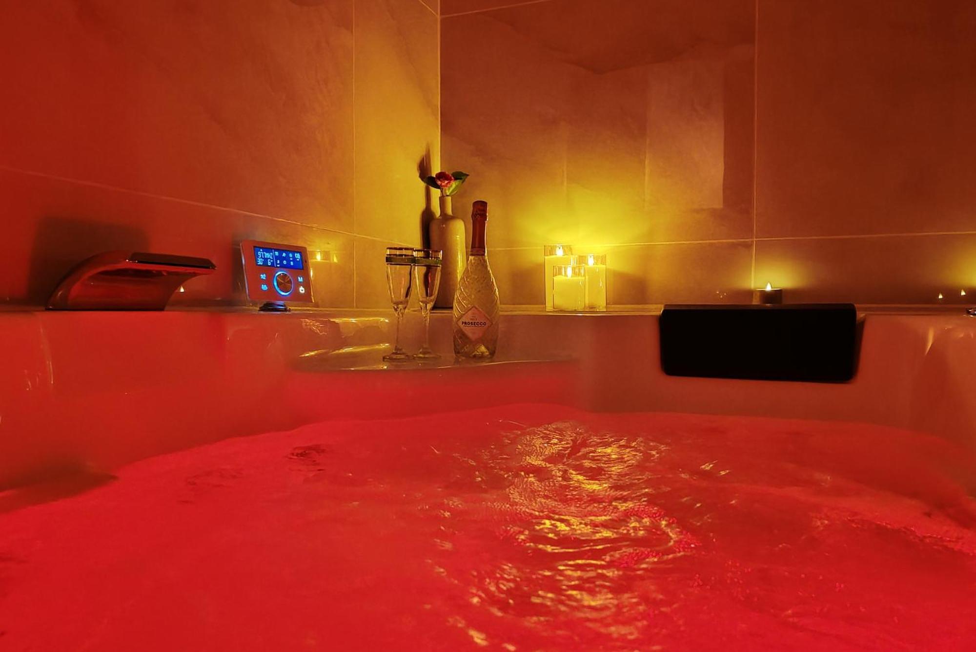Appartement Bulle D'Antan En Coeur De Ville - Monument Classe Historique - Grand Jaccuzi Кастр Екстериор снимка