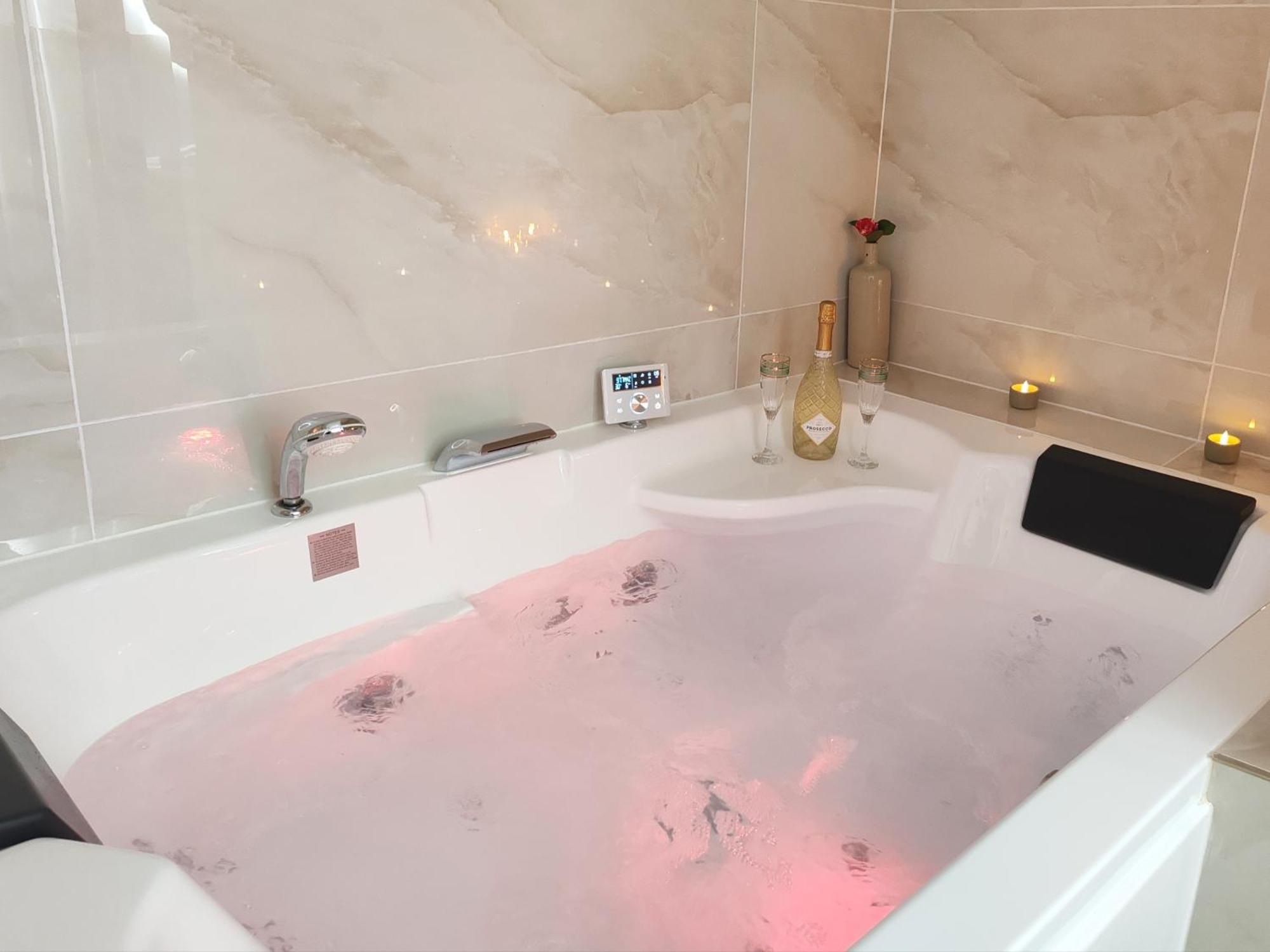 Appartement Bulle D'Antan En Coeur De Ville - Monument Classe Historique - Grand Jaccuzi Кастр Екстериор снимка